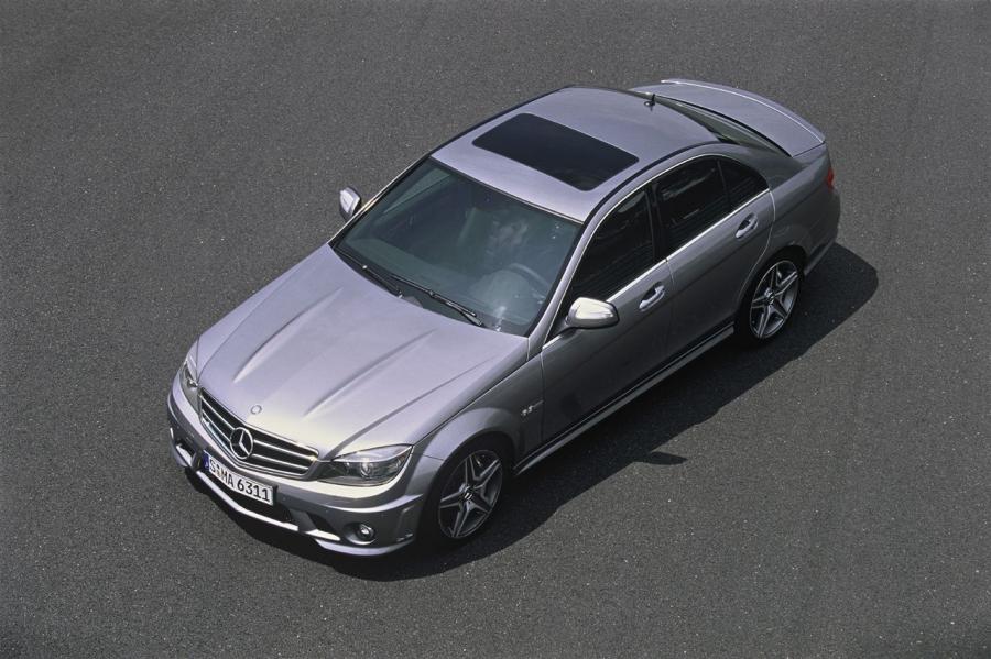  Mercedes-Benz C63 AMG 2008 года  (фото 12 из 26)